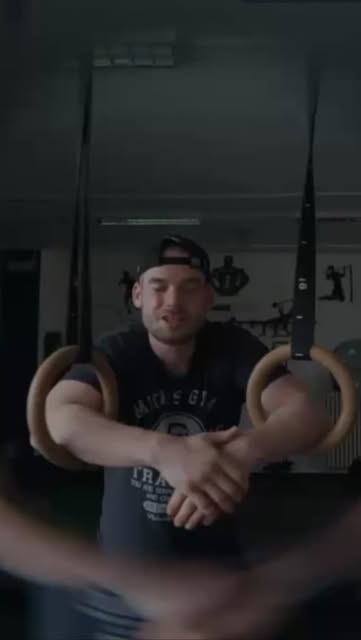 Cvičení na gymnastických kruzích